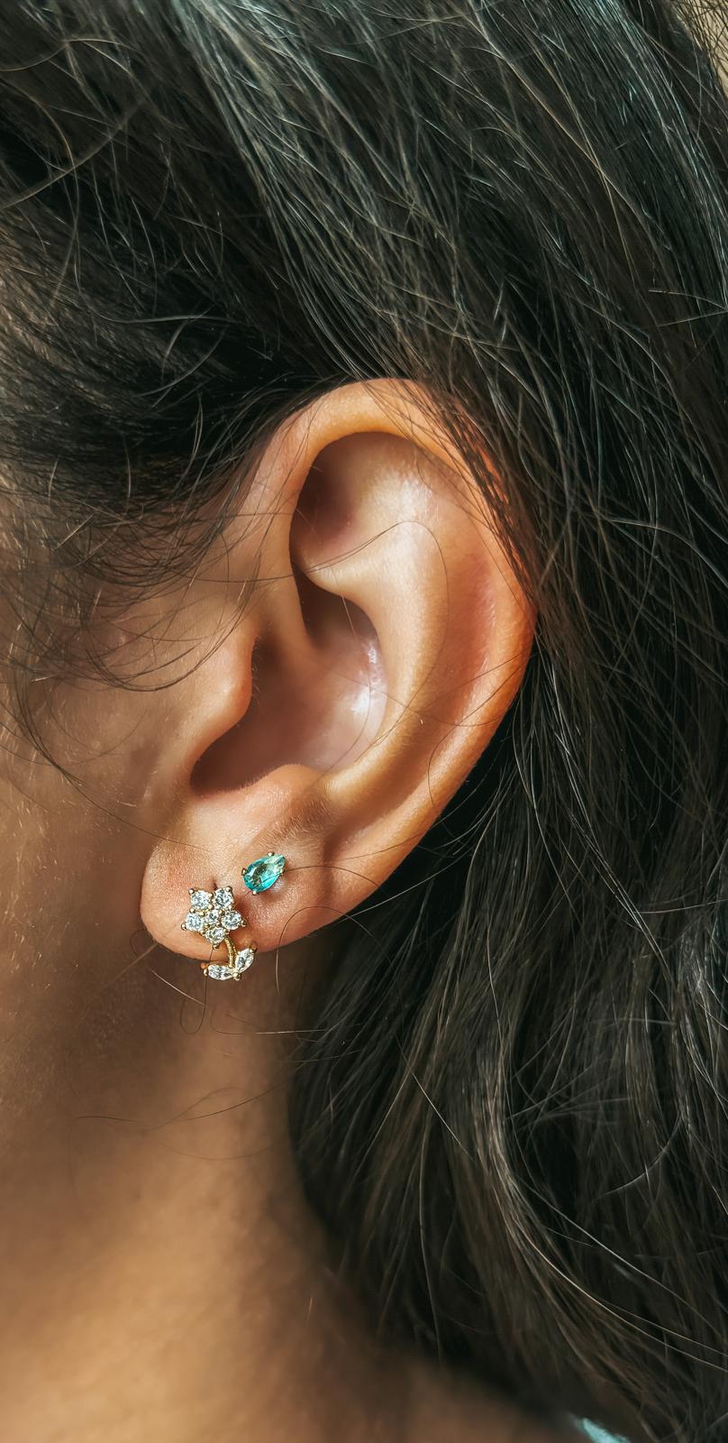 18k Gold / Rhodium Plated Delicate Flower Earring