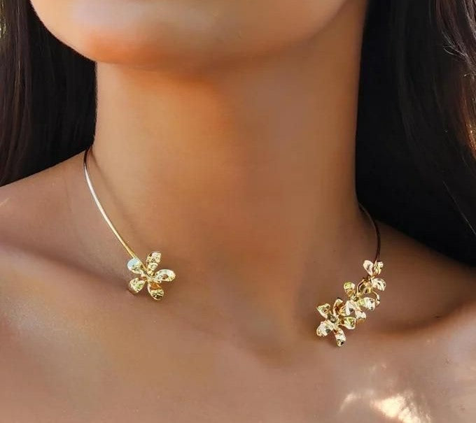 18k Gold Plated Floral Wire Choker with Front Opening